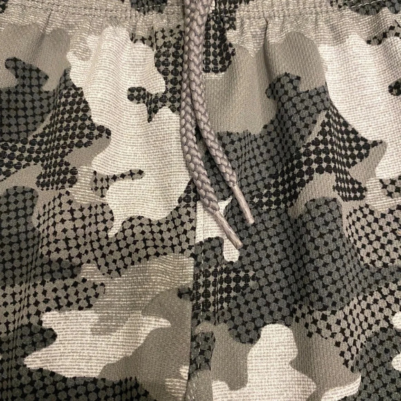 Children's place Boys Small 5/6 Camo Athletic Shorts​​ - Picture 2 of 3